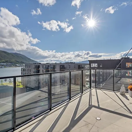 Penthouse With Spectacular Views And Two Balconies Apartment Tromso