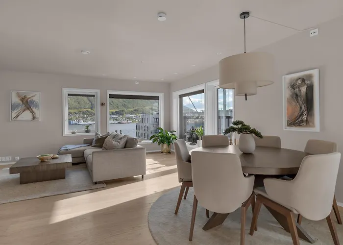 Penthouse With Spectacular Views And Two Balconies Tromsø