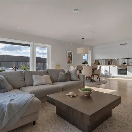 Penthouse With Spectacular Views And Two Balconies 아파트 *