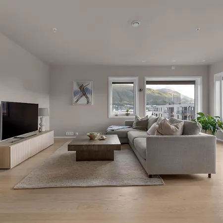 Penthouse With Spectacular Views And Two Balconies 아파트