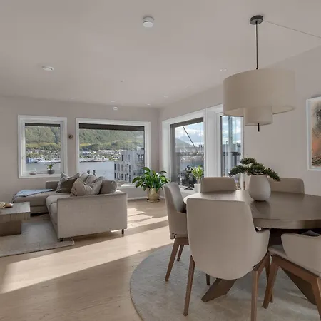 Penthouse With Spectacular Views And Two Balconies 트롬쇠