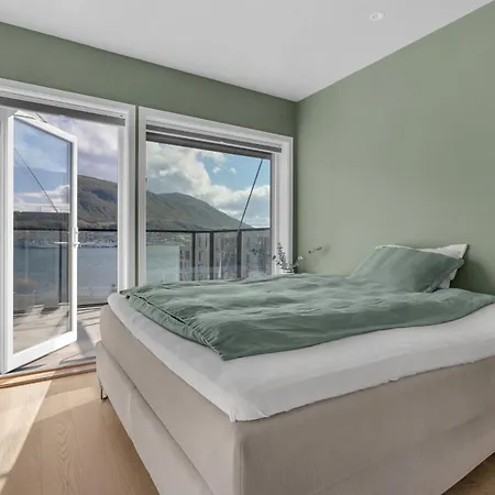 아파트 Penthouse With Spectacular Views And Two Balconies